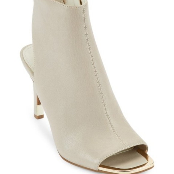 DKNY Boston Leather Sandal Vanilla -6.5 - Picture 2 of 8